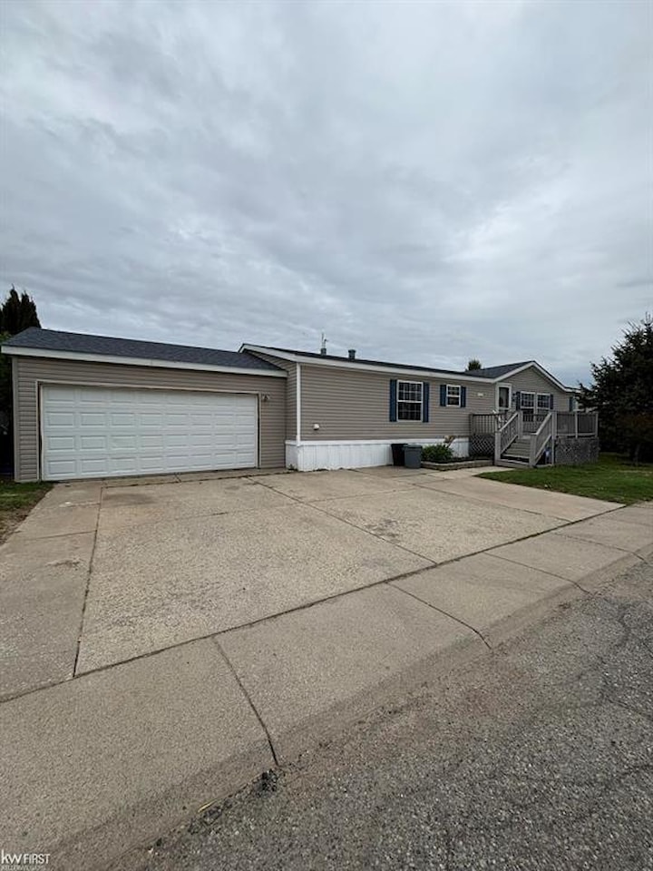 384 River Birch Dr in Genesee Twp, MI Photo 2
