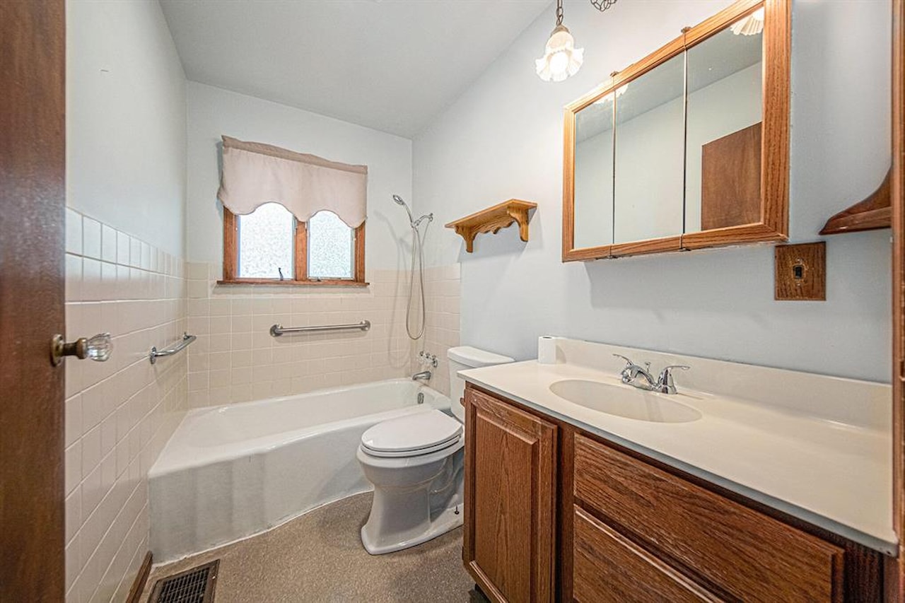 121 Wilkinson St in Chelsea, MI Photo 15