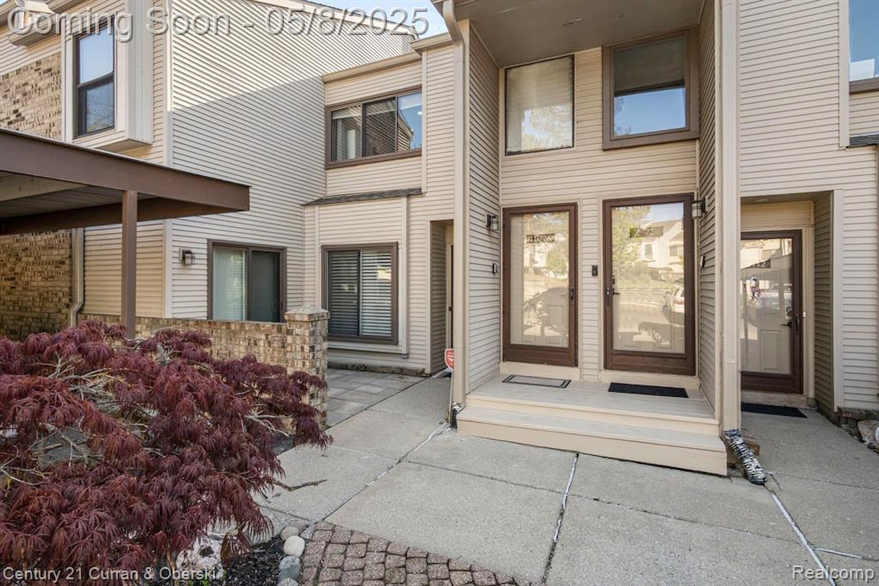 20726 Taft Rd in Northville, MI