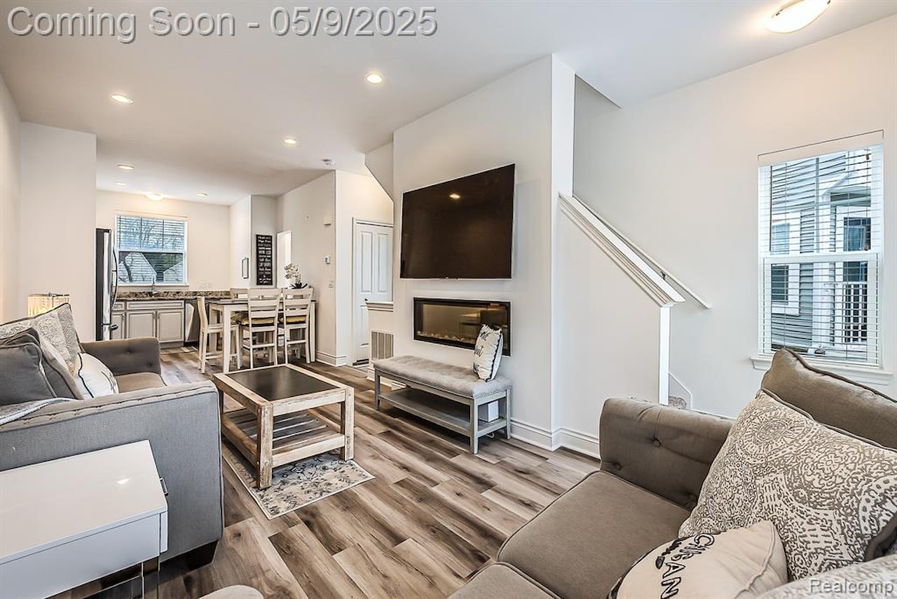 587 Anne Ave in Brighton, MI Photo 8