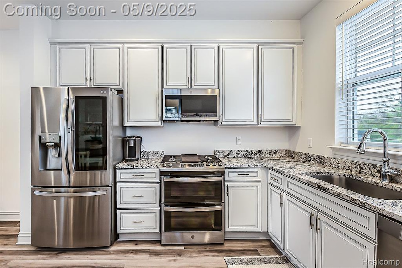 587 Anne Ave in Brighton, MI Photo 11