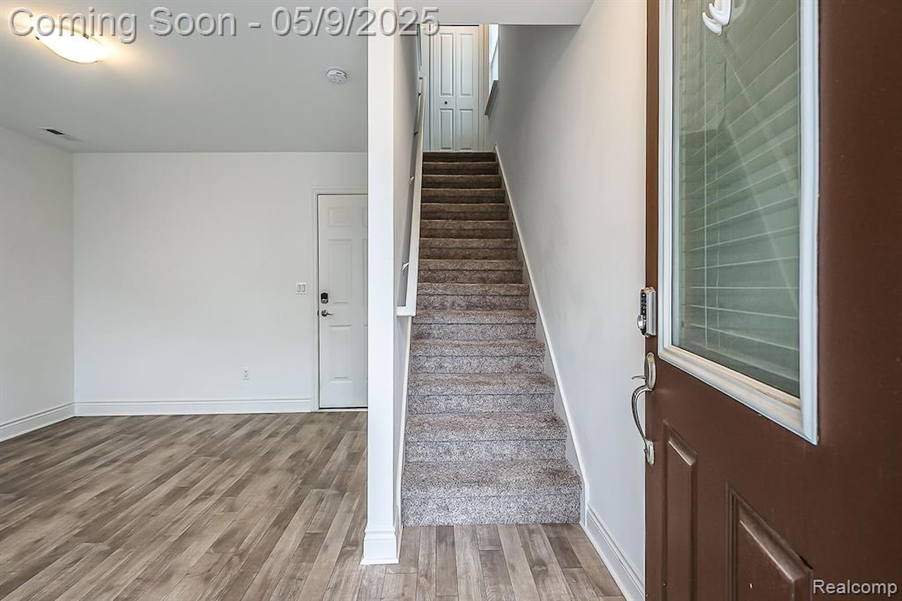 587 Anne Ave in Brighton, MI Photo 3