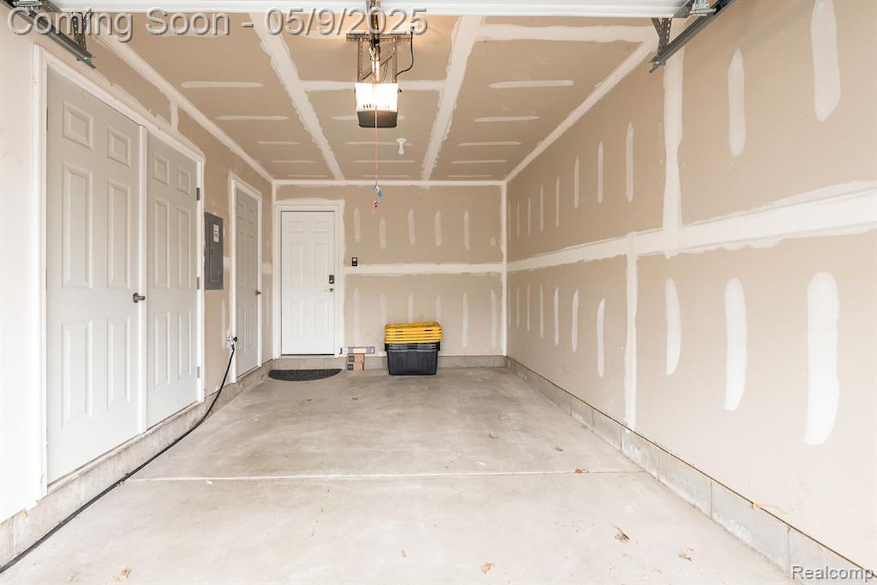 587 Anne Ave in Brighton, MI Photo 27