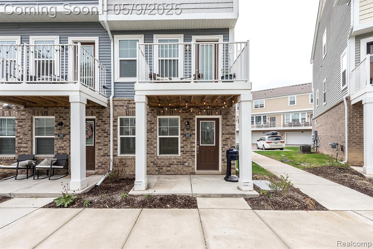 587 Anne Ave in Brighton, MI Photo 2
