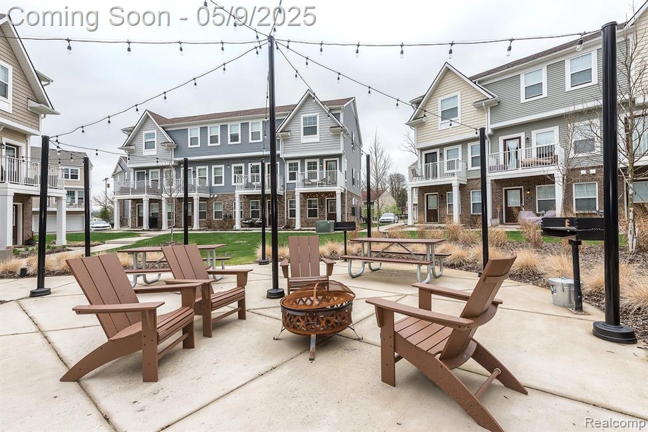 587 Anne Ave in Brighton, MI Photo 29