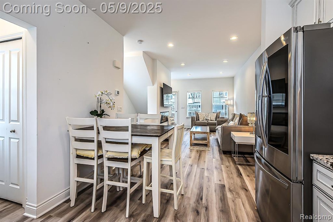 587 Anne Ave in Brighton, MI Photo 12