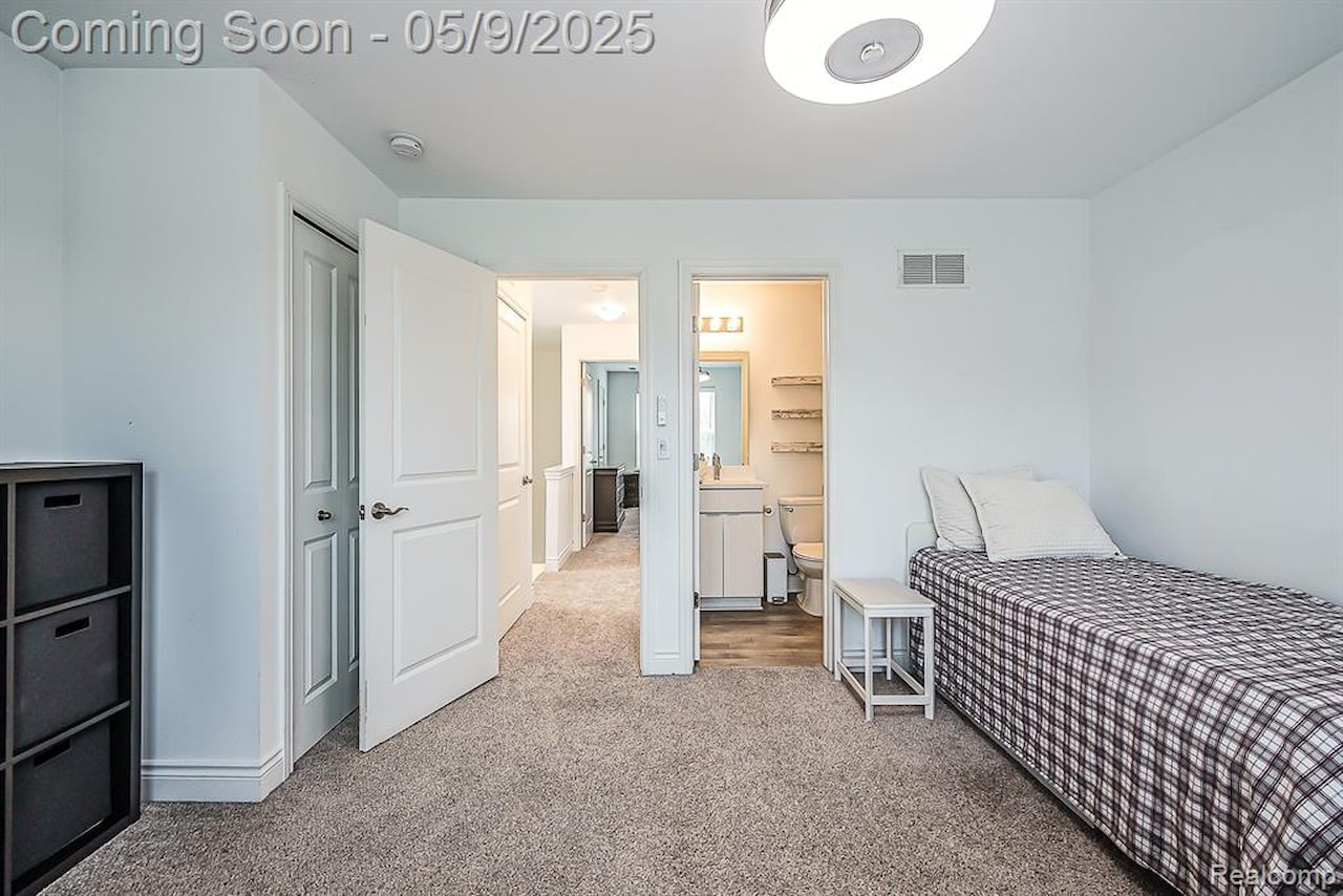 587 Anne Ave in Brighton, MI Photo 17
