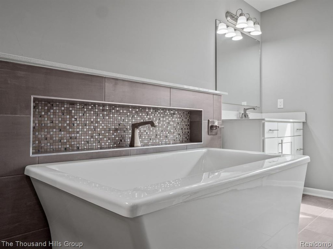 981 Corbin Rd in Rochester Hills, MI Photo 22
