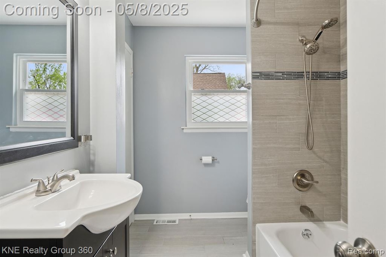 3241 Nordman Rd in Ann Arbor, MI Photo 21