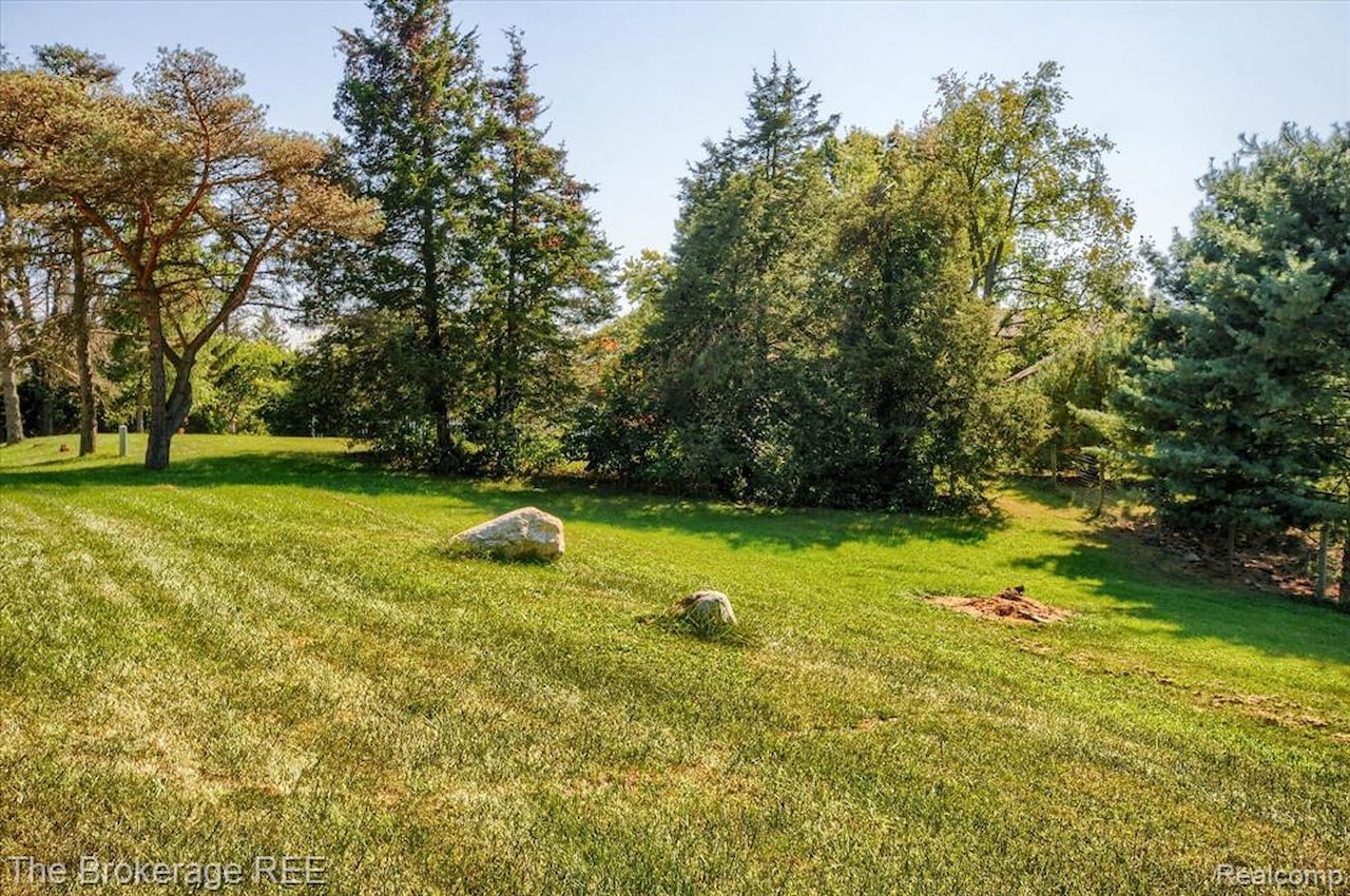 688 Uphill Rd in Milford Twp, MI Photo 61