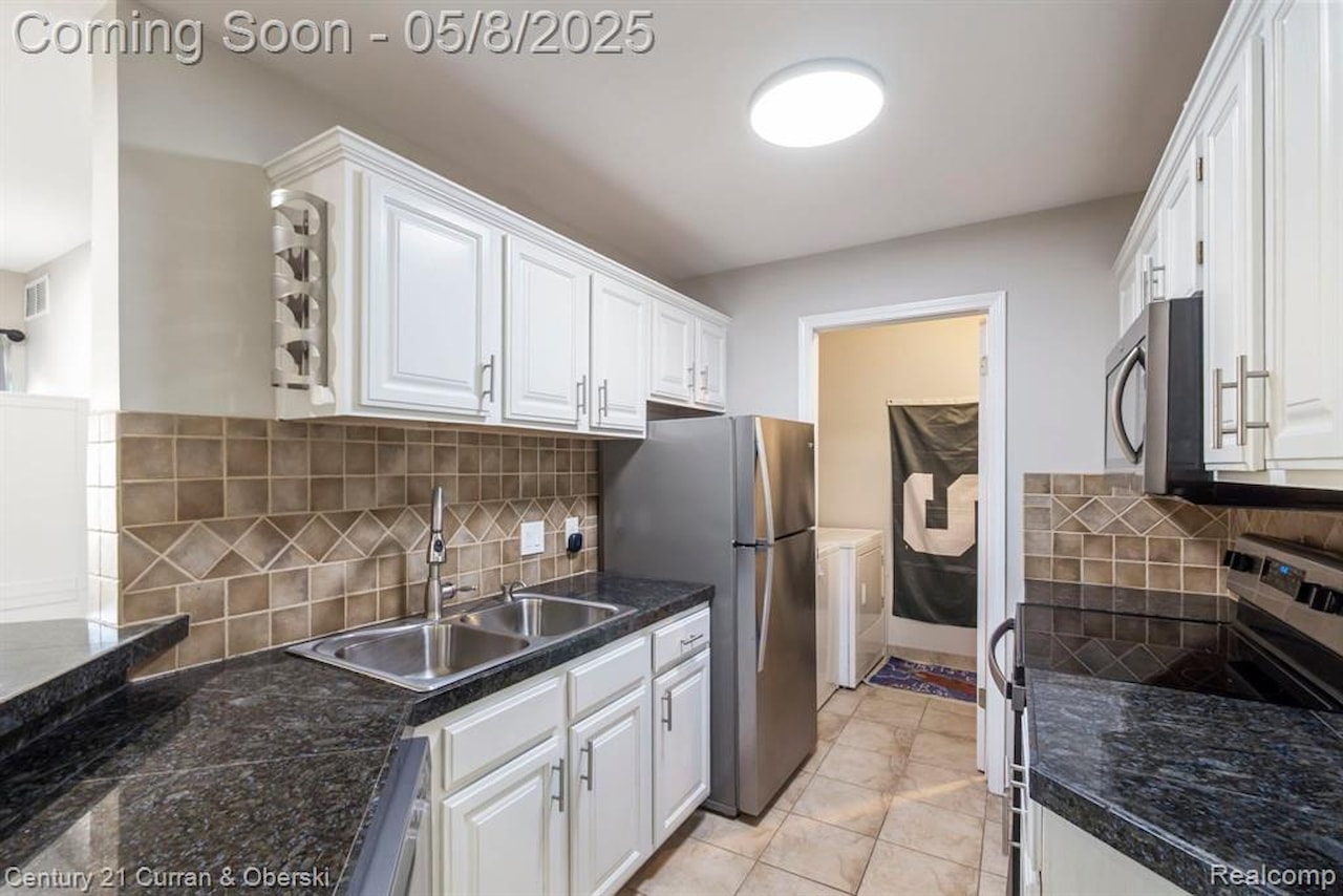 20726 Taft Rd in Northville, MI Photo 5