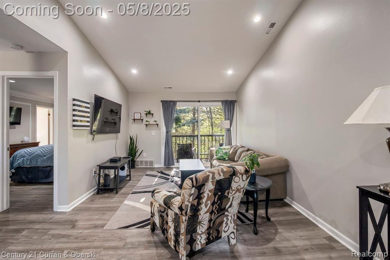 20726 Taft Rd in Northville, MI Photo 9