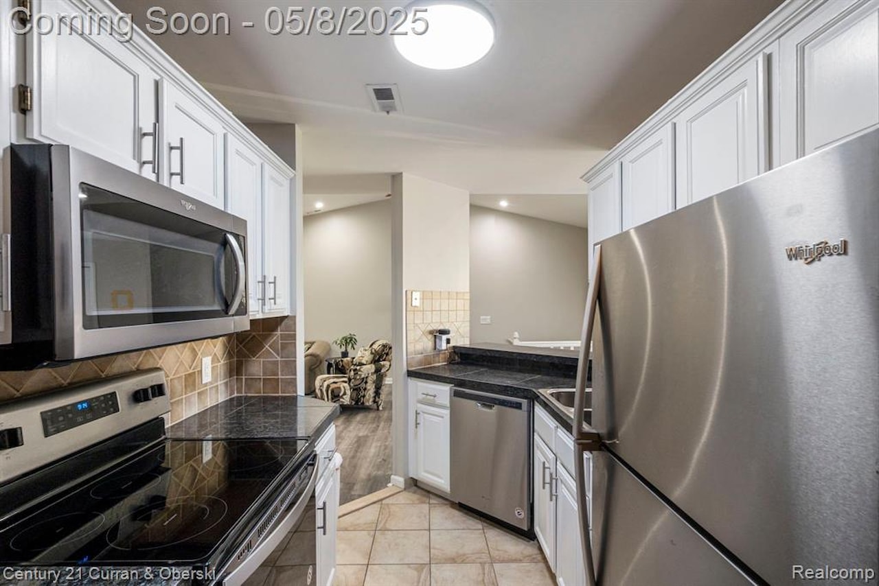 20726 Taft Rd in Northville, MI Photo 8