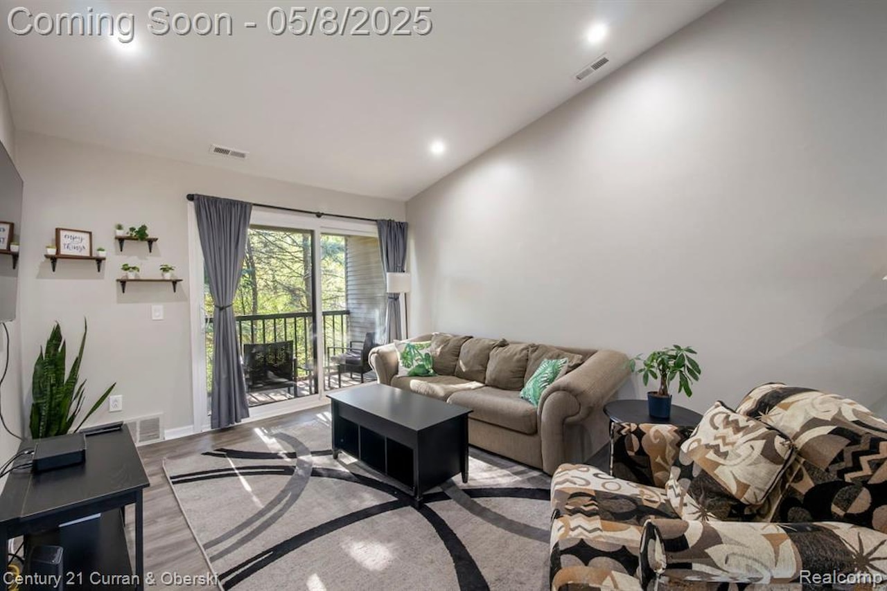 20726 Taft Rd in Northville, MI Photo 10