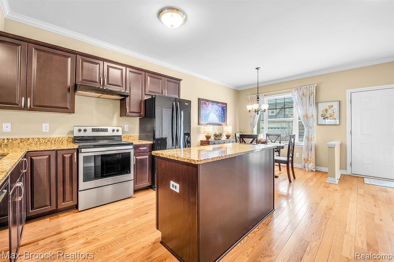 259 Victoria Dr in Dexter, MI Photo 7