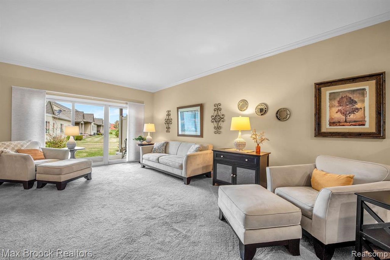 259 Victoria Dr in Dexter, MI Photo 8
