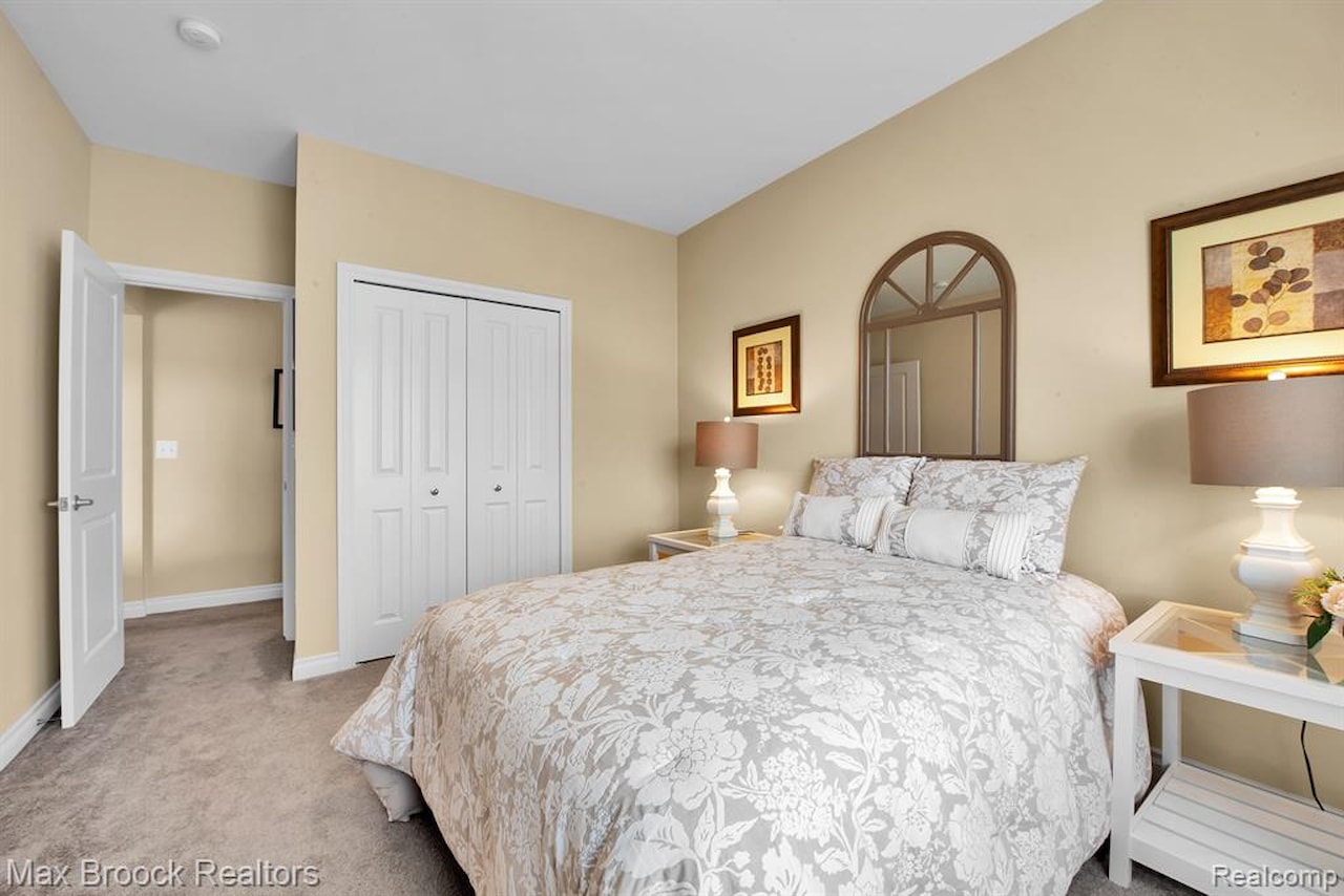 259 Victoria Dr in Dexter, MI Photo 12