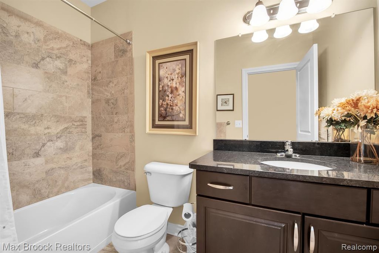 259 Victoria Dr in Dexter, MI Photo 14