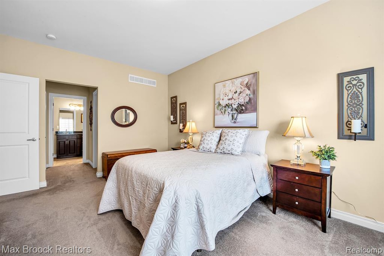 259 Victoria Dr in Dexter, MI Photo 16