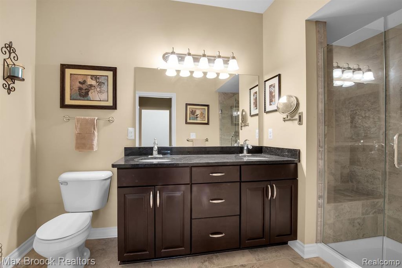 259 Victoria Dr in Dexter, MI Photo 17
