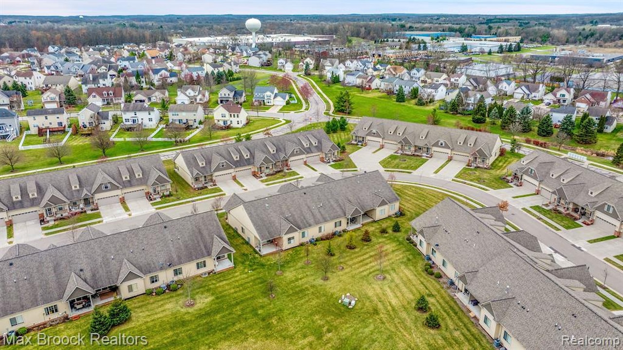 259 Victoria Dr in Dexter, MI Photo 30