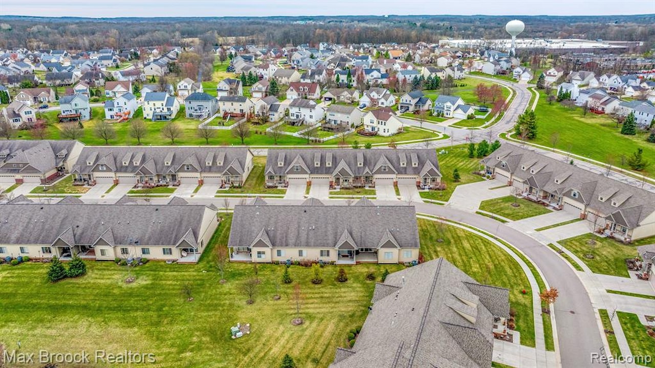 259 Victoria Dr in Dexter, MI Photo 31