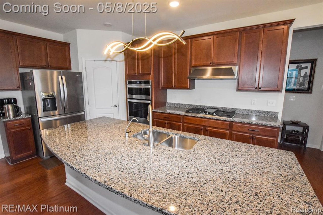 1068 Spring Trail in Brighton, MI Photo 11