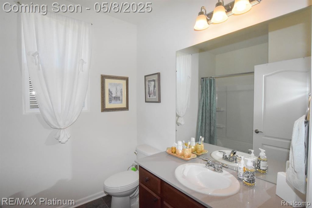 1068 Spring Trail in Brighton, MI Photo 28