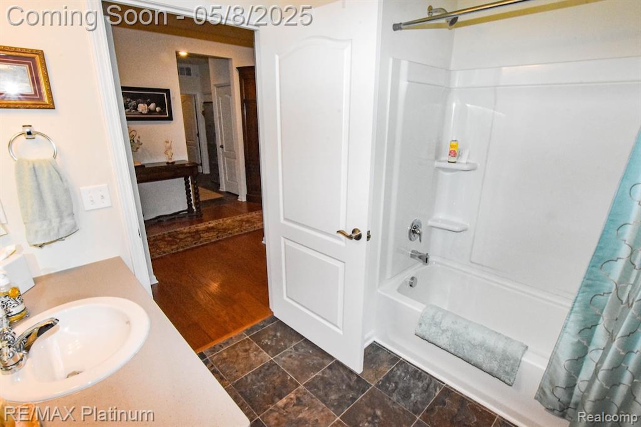 1068 Spring Trail in Brighton, MI Photo 29