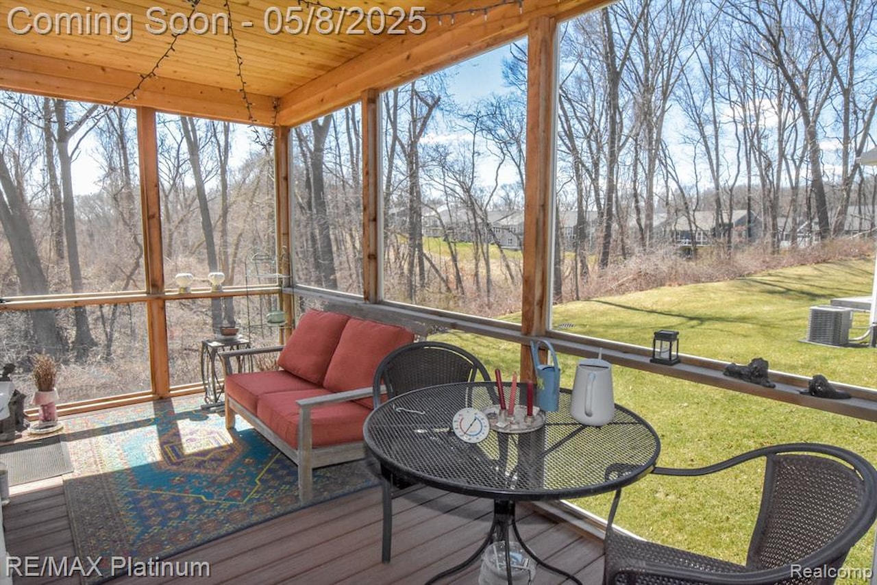 1068 Spring Trail in Brighton, MI Photo 38