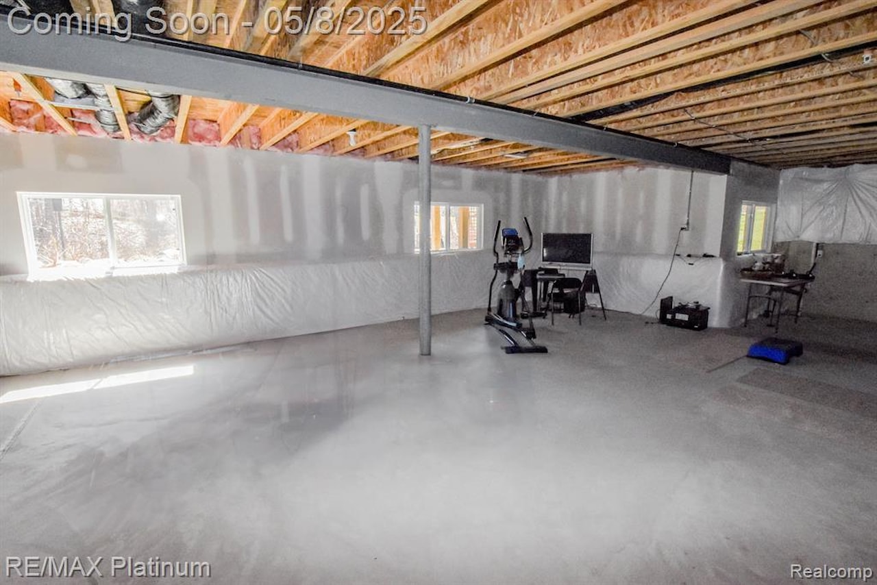 1068 Spring Trail in Brighton, MI Photo 35