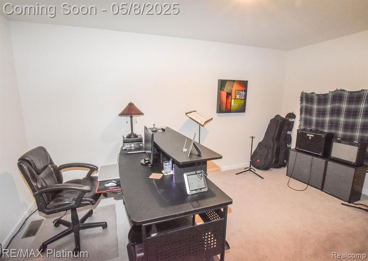 1068 Spring Trail in Brighton, MI Photo 33