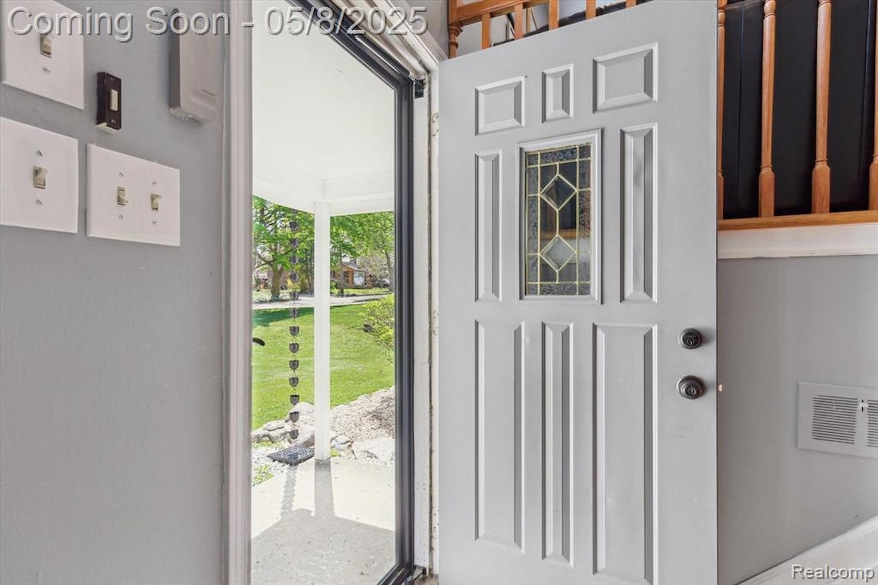 533 Langfield St in Northville, MI Photo 5