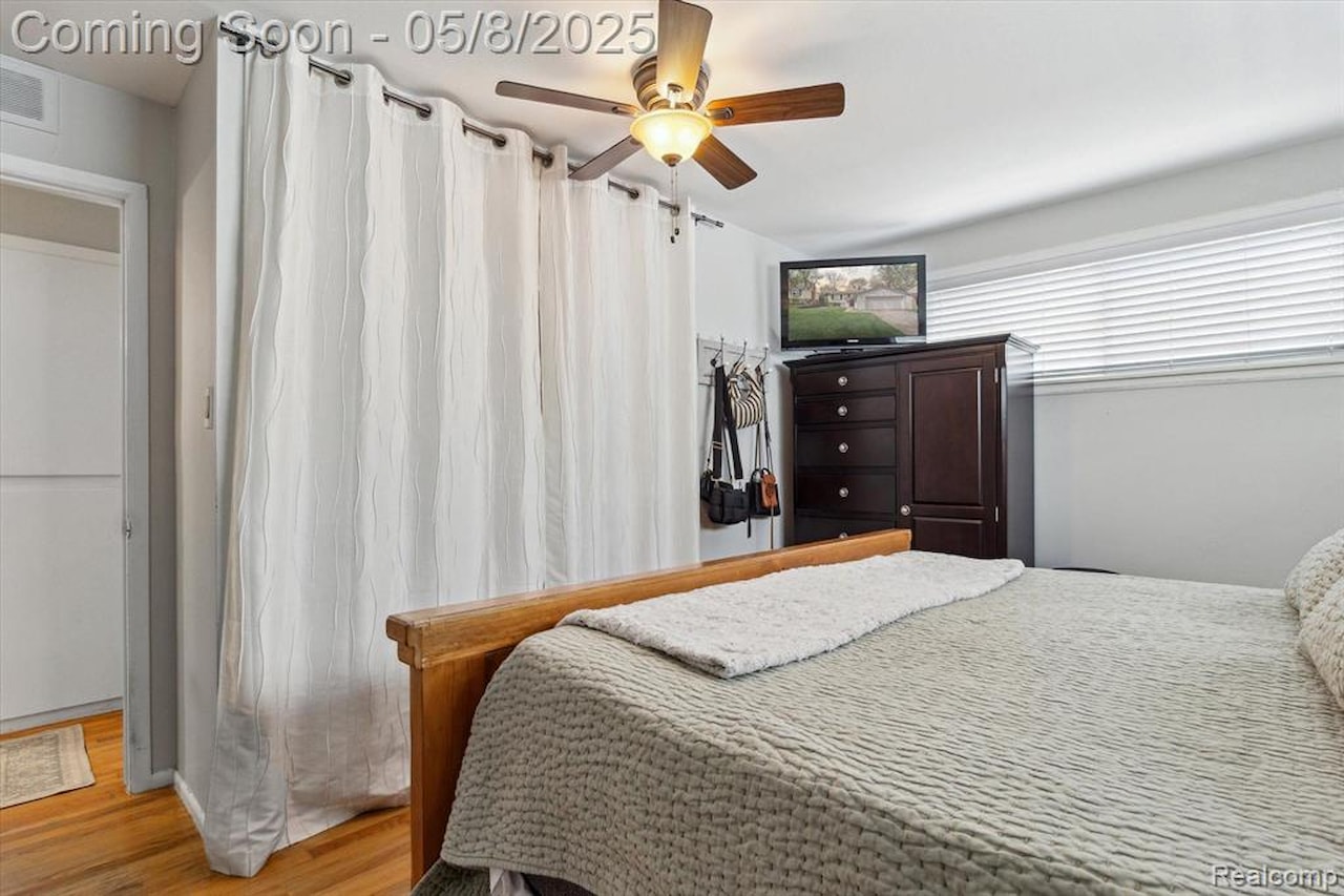 533 Langfield St in Northville, MI Photo 18