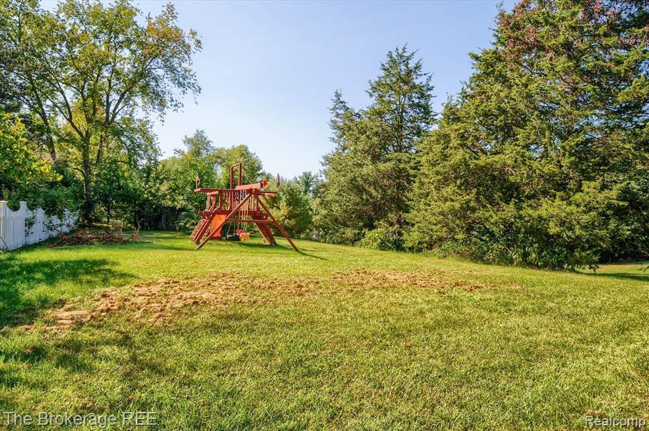 688 Uphill Rd in Milford Twp, MI Photo 62