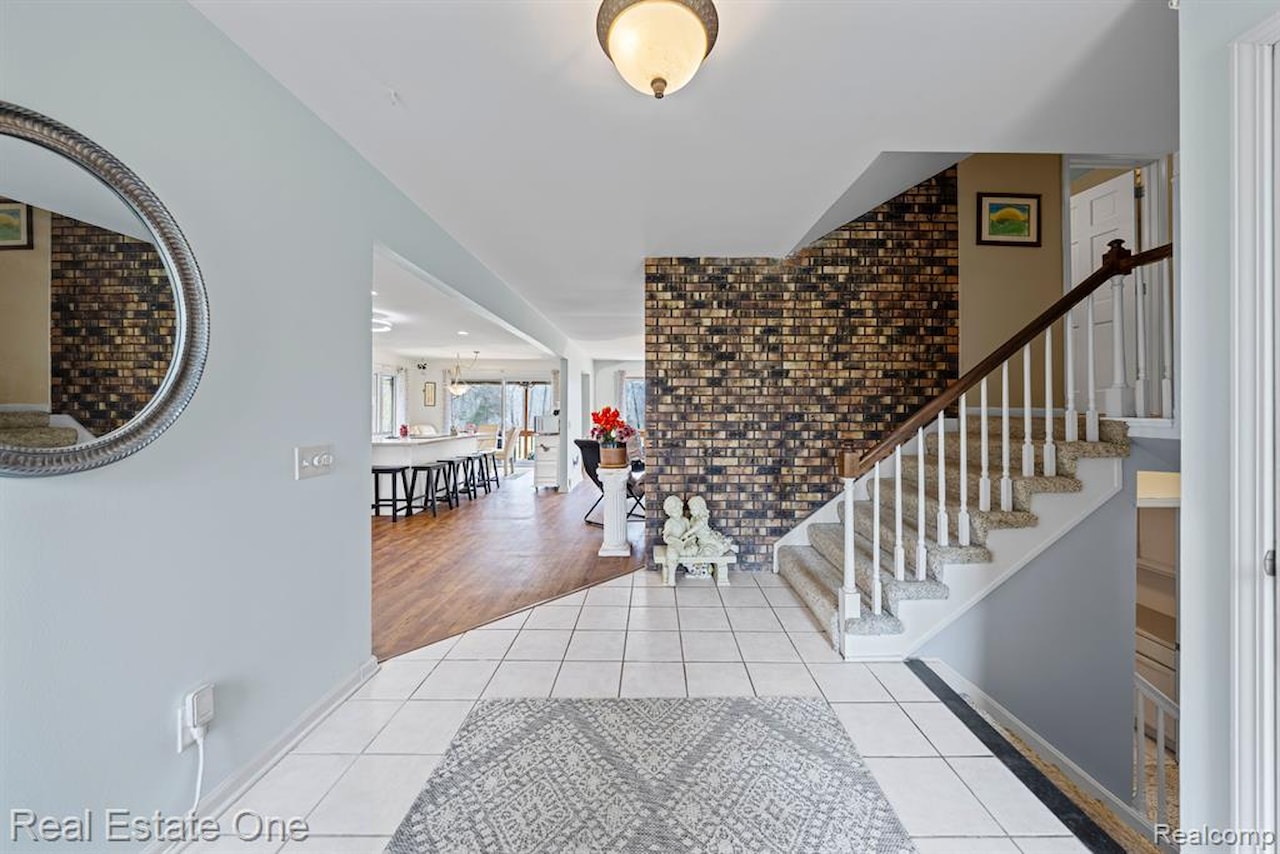 13600 Hyde Rd in Hartland Twp, MI Photo 4