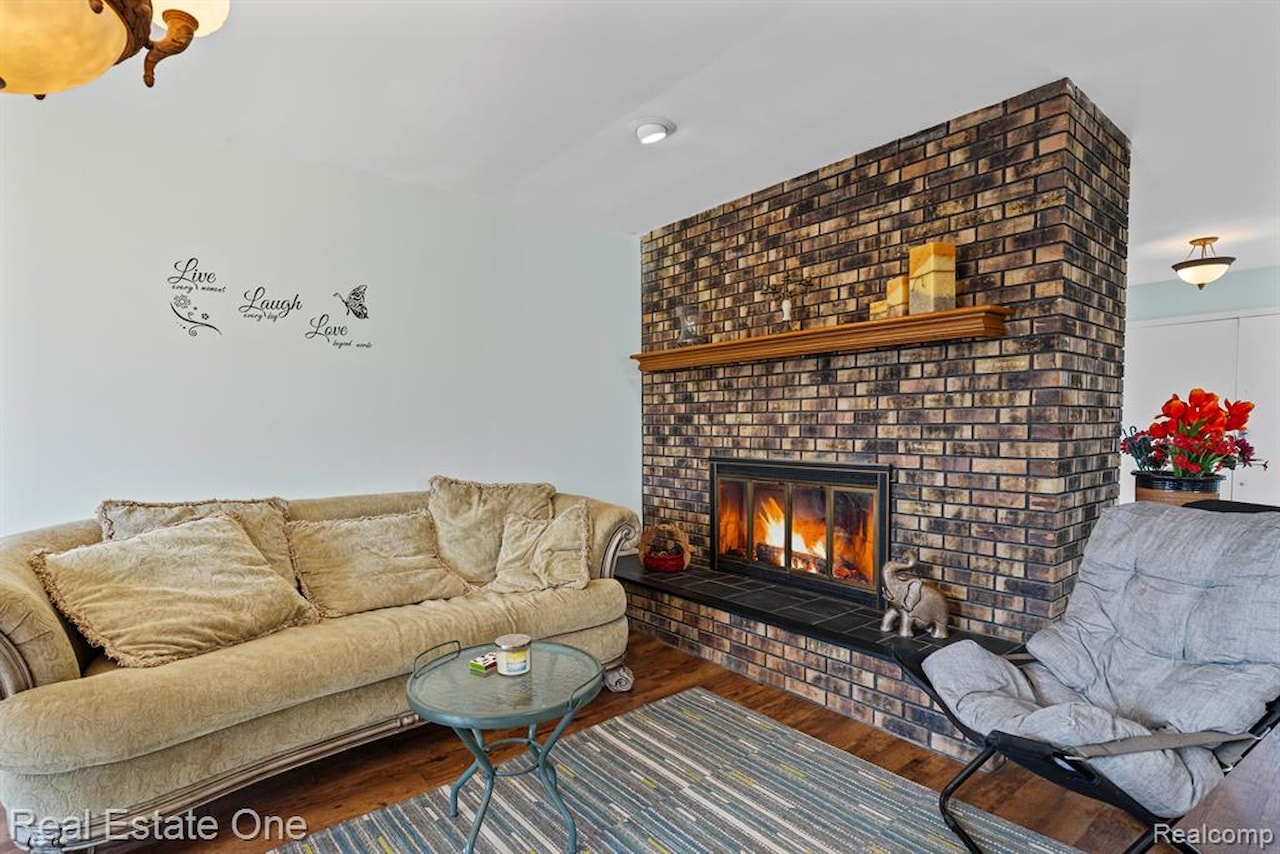 13600 Hyde Rd in Hartland Twp, MI Photo 8