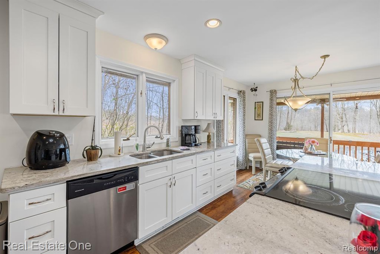 13600 Hyde Rd in Hartland Twp, MI Photo 15