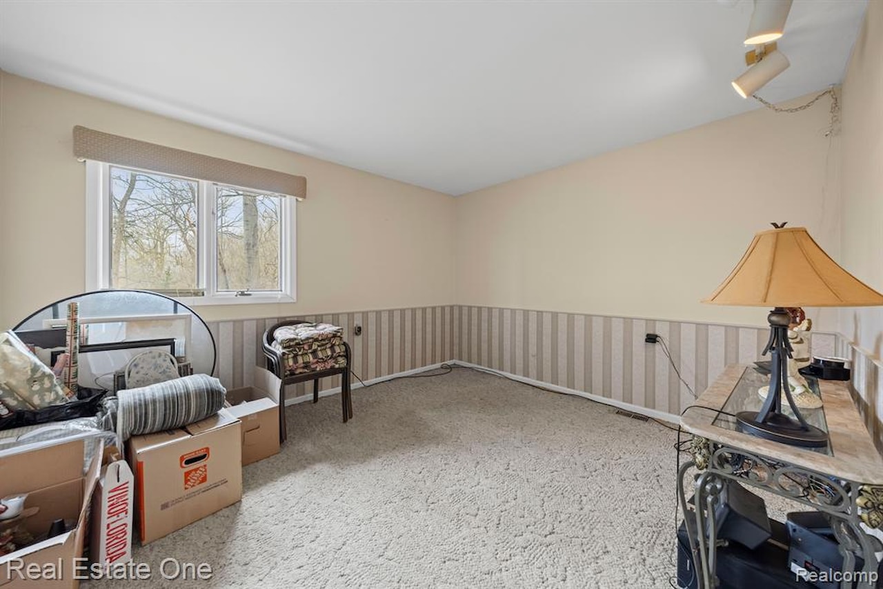 13600 Hyde Rd in Hartland Twp, MI Photo 44