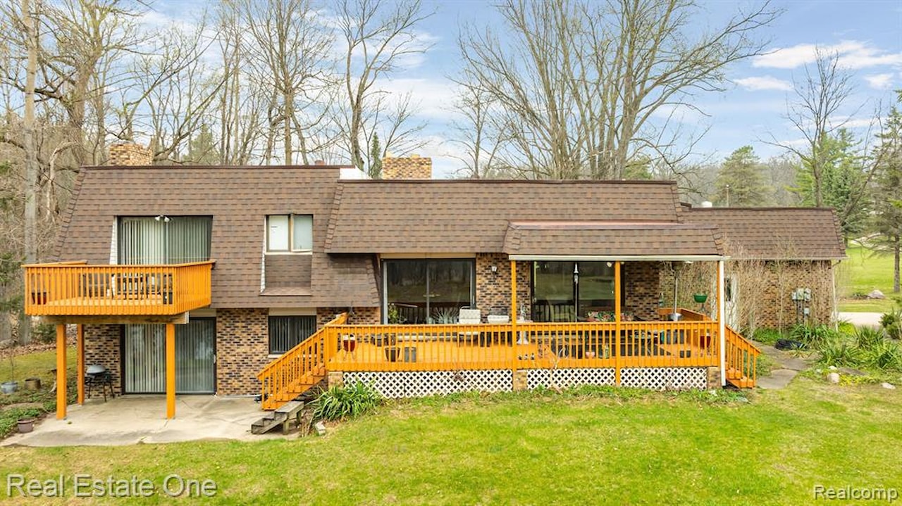 13600 Hyde Rd in Hartland Twp, MI Photo 67