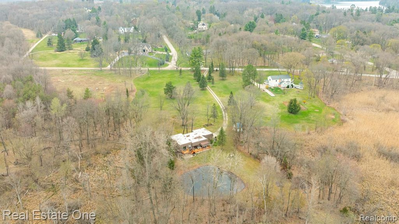 13600 Hyde Rd in Hartland Twp, MI Photo 76