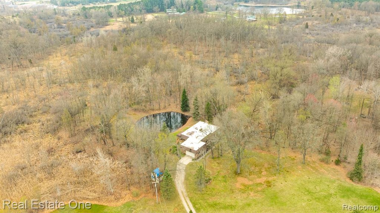 13600 Hyde Rd in Hartland Twp, MI Photo 75