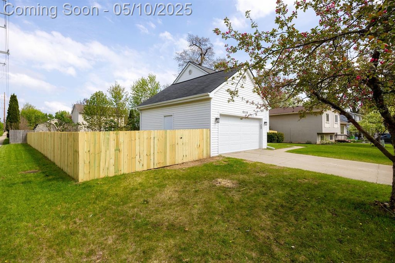 61448 Dean in South Lyon, MI Photo 3