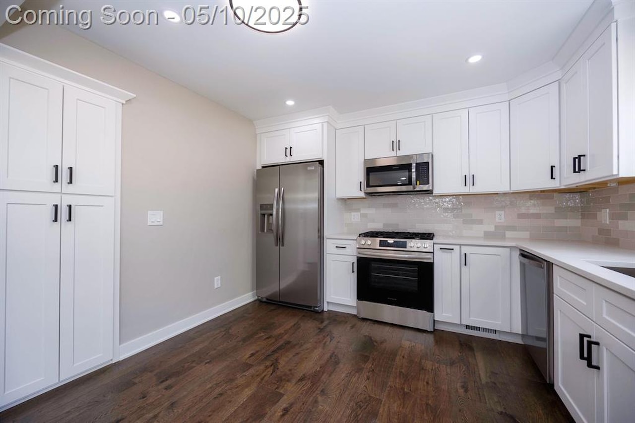 61448 Dean in South Lyon, MI Photo 15