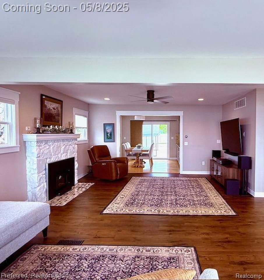 11952 N Main St in Green Oak Twp, MI Photo 6