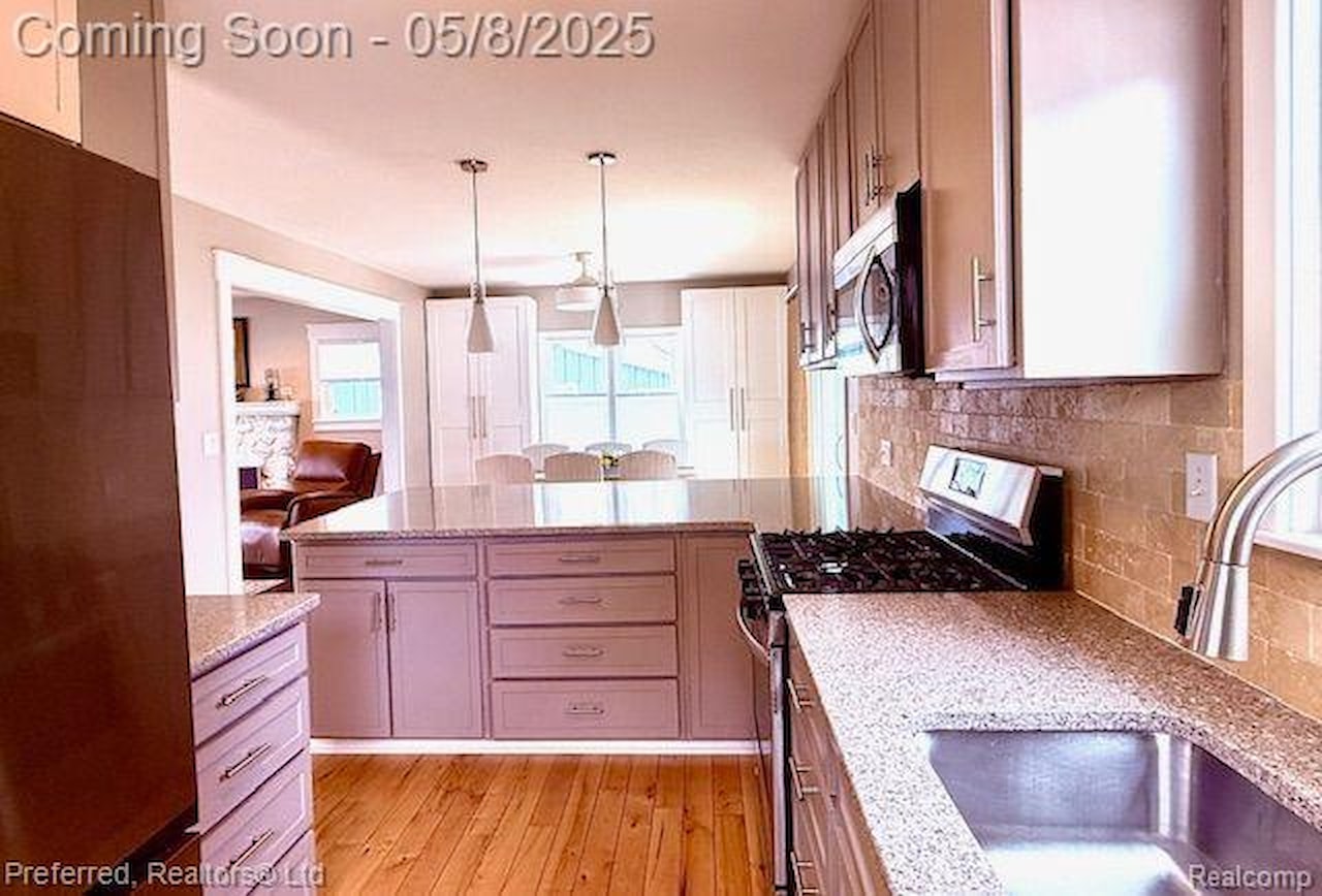 11952 N Main St in Green Oak Twp, MI Photo 11