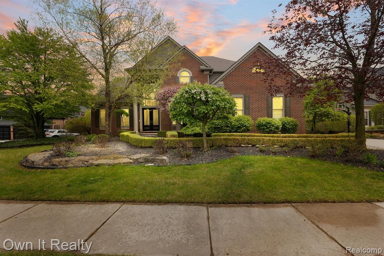 22574 Autumn Park Blvd in Novi, MI Photo 3