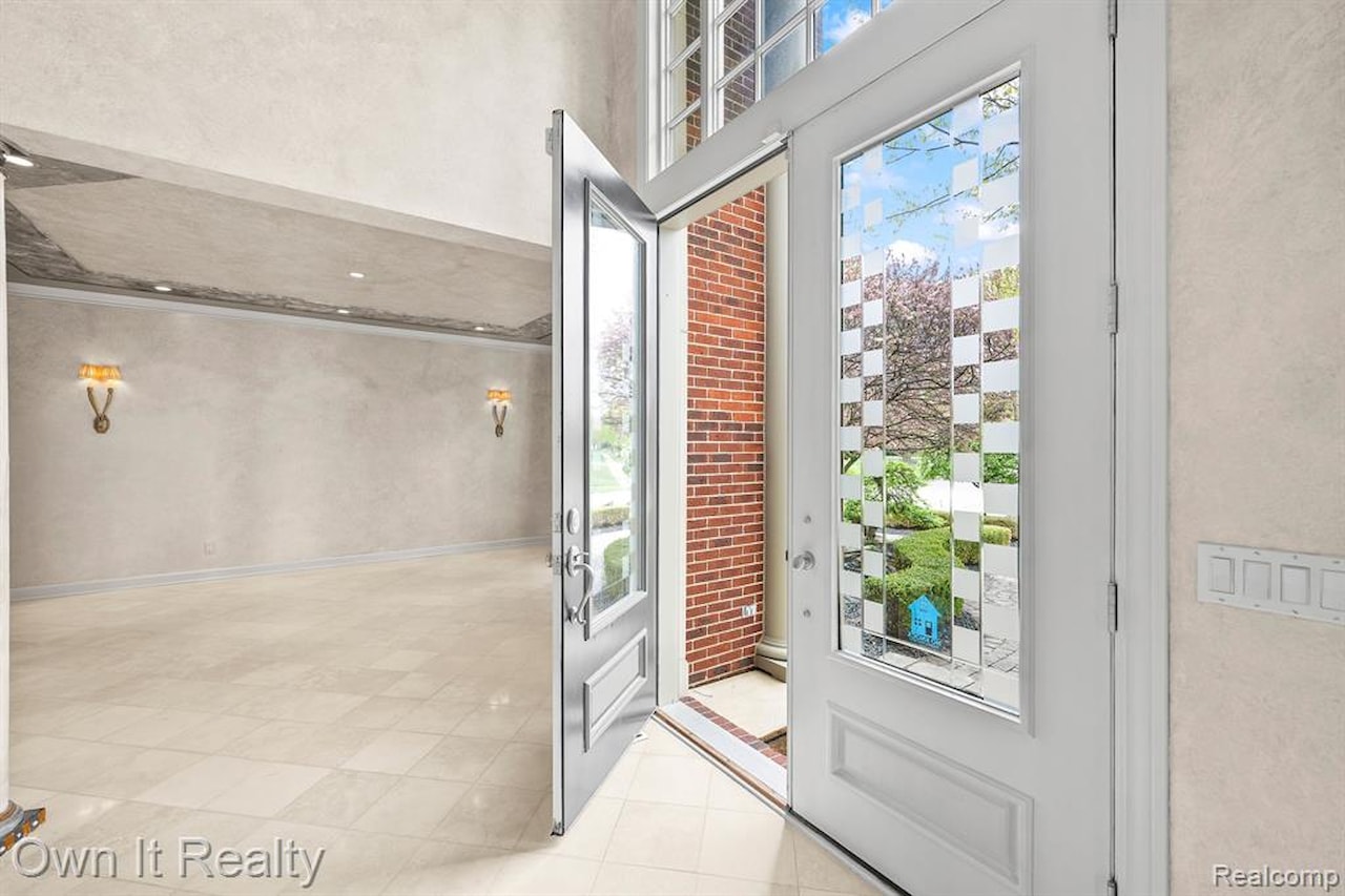 22574 Autumn Park Blvd in Novi, MI Photo 12
