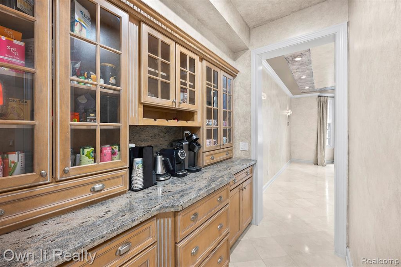 22574 Autumn Park Blvd in Novi, MI Photo 16