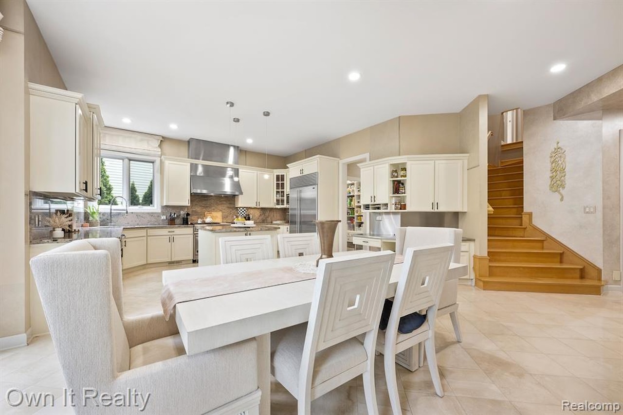 22574 Autumn Park Blvd in Novi, MI Photo 18